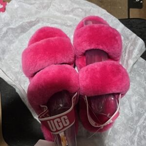 - UGG Women's Oh Yeah Slippers- Size 6